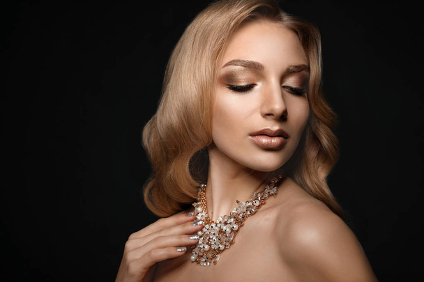 Beautiful young woman with elegant jewelry on dark background - Fotoğraf, Görsel