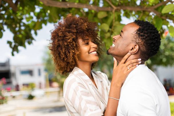 Outdoor protrait of black african american couple kissing each o - 写真・画像