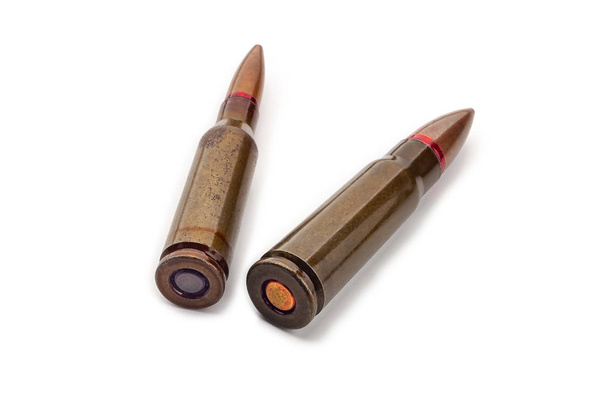 Deux vieilles balles pour fusils automatiques de calibre 5.45 et 7.62
. - Photo, image