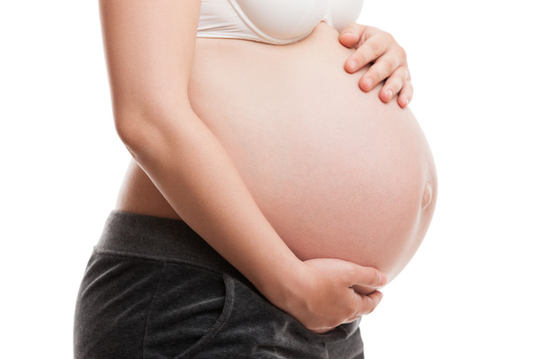Schwangere berührt oder fesselt ihren Bauch - Foto, Bild
