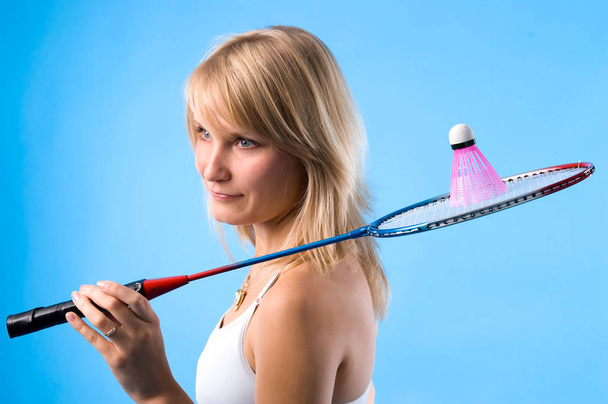 The girl in a light vest plays badminton - Zdjęcie, obraz