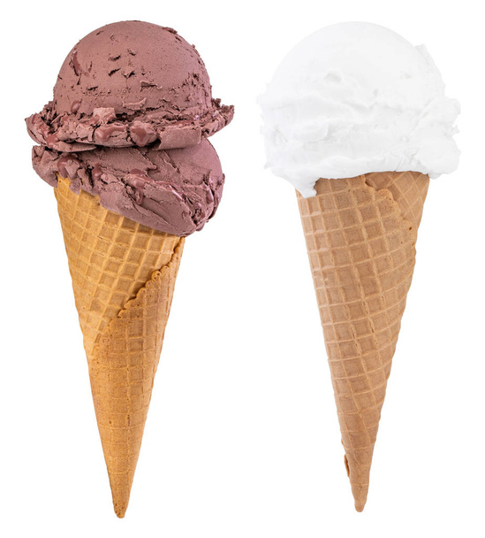 Diferentes tipos de sorvete em um cones waffles isolados no whit
 - Foto, Imagem