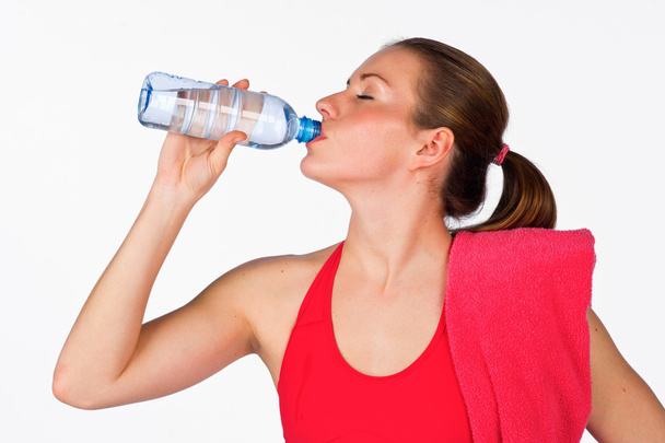 Kadın içecekler su şişe - Fotoğraf, Görsel