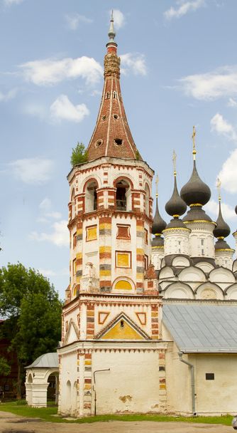 Antipievskaya church and the black dome Lazarevskaya church in Suzdal, Russia - Foto, Imagem