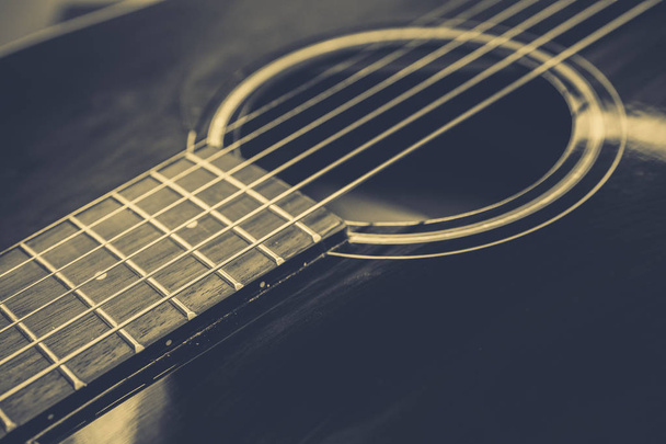 Guitarra acústica vista de perto
 - Foto, Imagem