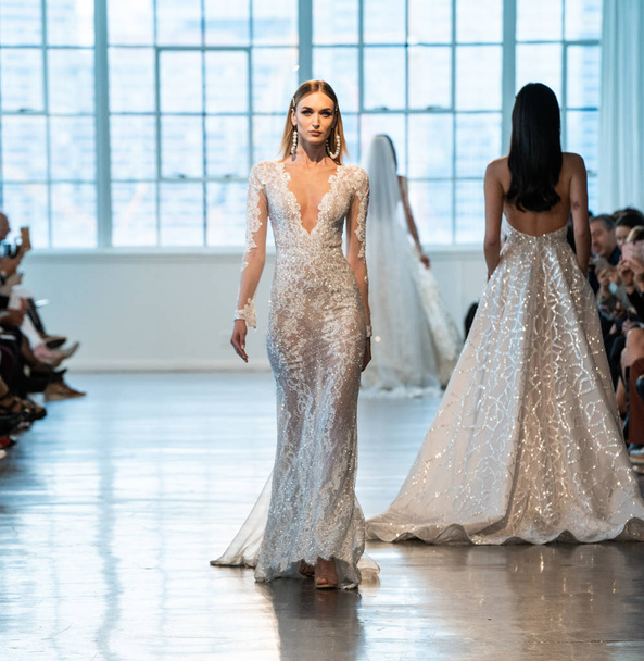 NEW YORK, NY - APRIL 12: A model walks the runway  during the Berta Bridal Spring 2020 fashion collection at New York Fashion Week: Bridal on April 12, 2019 in NYC. - Foto, Imagen