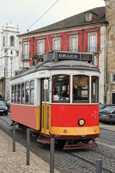 historische tram in alfama Lissabon - Foto, afbeelding