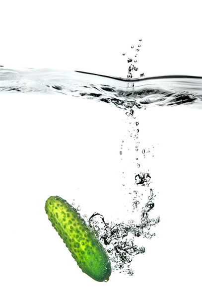 Green cucumber dropped into water - Zdjęcie, obraz
