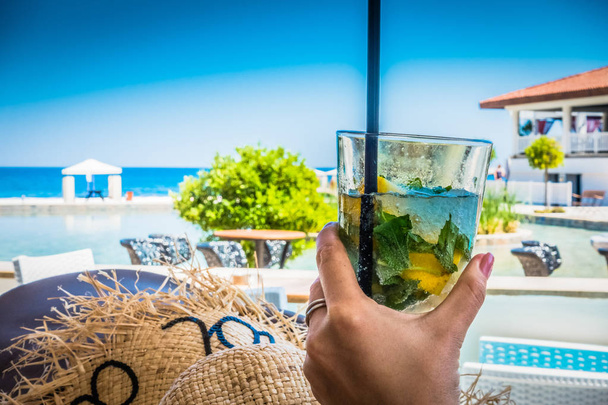 Cóctel Mojito en el resort
 - Foto, Imagen