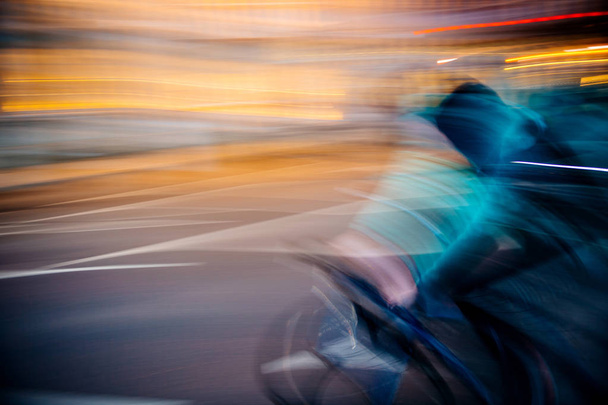 Fast Food levering jonge man Silhouette Biker mobiele app  - Foto, afbeelding