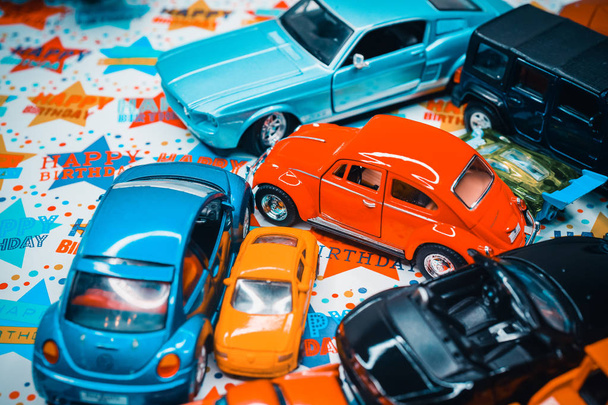 Regalo de cumpleaños de coches de juguete
 - Foto, imagen