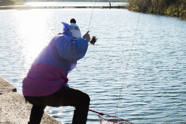 Łowienie pstrągów na jeziorze - Zdjęcie, obraz