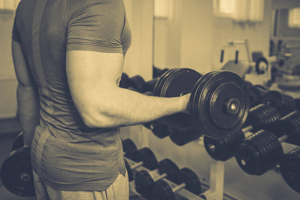 Bodybuilder in the gym - Foto, imagen
