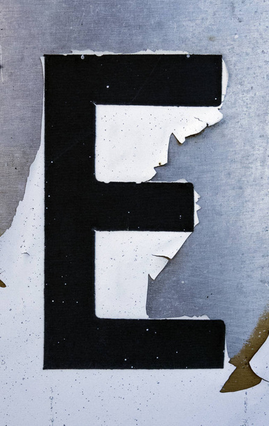 Written Wording in Distressed State Typography Found Letter E - Foto, imagen