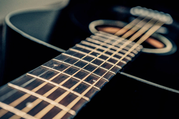 Guitarra acústica vista de cerca
 - Foto, imagen