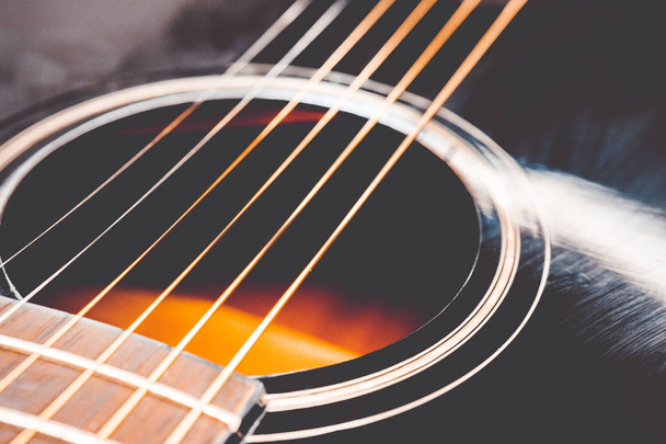 Guitarra acústica vista de cerca
 - Foto, Imagen