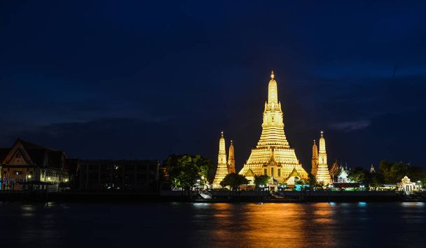 Храм Ват Арун в Бангкоке, Таиланд - Фото, изображение