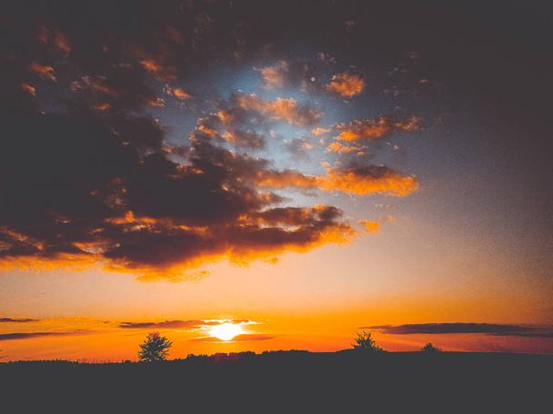Kaunis ilta auringonlasku
 - Valokuva, kuva