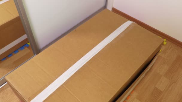 Cardboard box whit surprise - Footage, Video