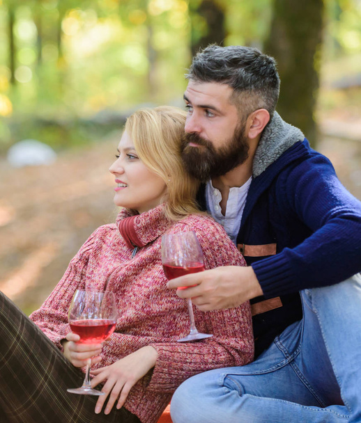 Choosing wine for dinner. love date and romance. Spring mood. happy woman and bearded man drink wine. Family picnic. cheers. Red wine in fall weather. couple in love relax in autumn forest - Fotografie, Obrázek