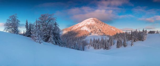 vyhlídkový pohled na hory ve sněhu, v Itálii, v Evropě - Fotografie, Obrázek