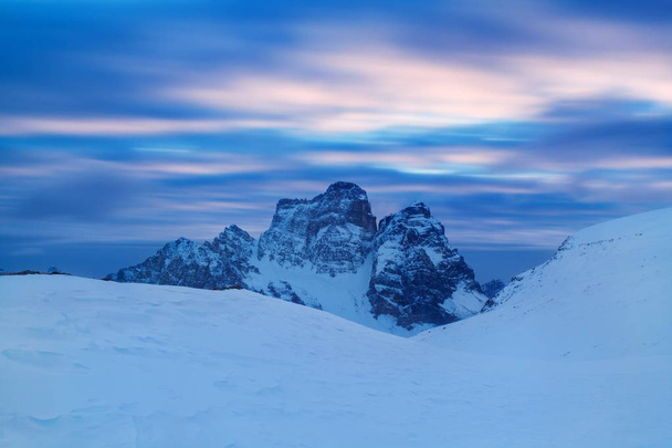 festői kilátás hegyek hóban, Olaszország, Európa - Fotó, kép