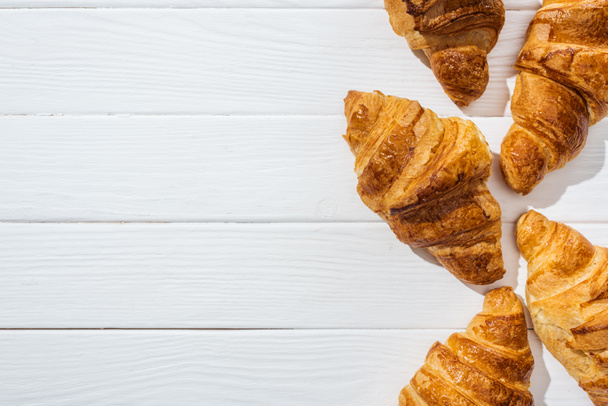 top view of tasty and fresh croissants on white surface  - Foto, Imagem