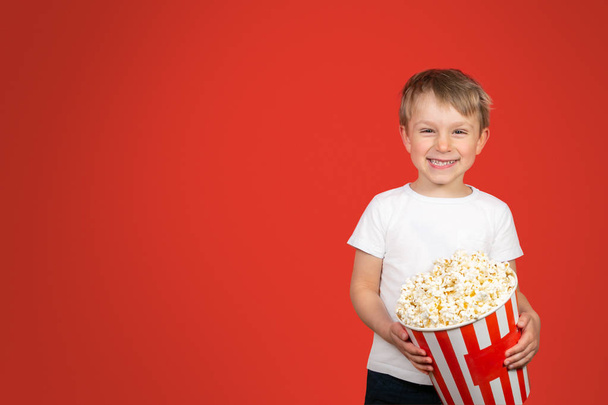 Movie concept - boy holding huge popcorn - Фото, зображення