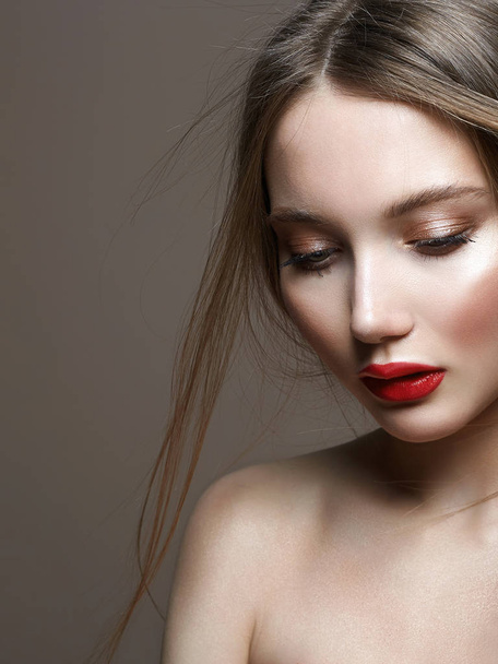 Beauty sensual girl with red lips make-up - Fotoğraf, Görsel