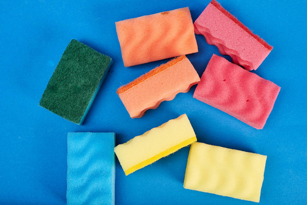 Washing sponges on blue background - Foto, afbeelding