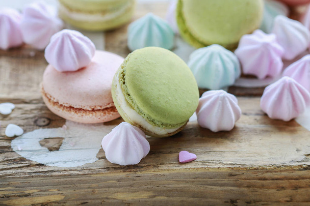 French macaroons and meringues. - Foto, afbeelding