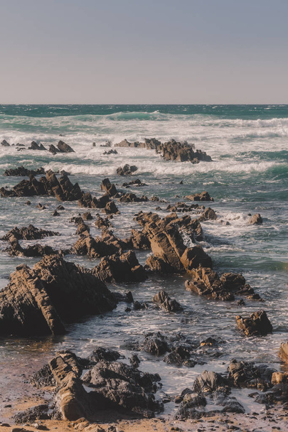 Waves crashing on rocks  - Фото, изображение