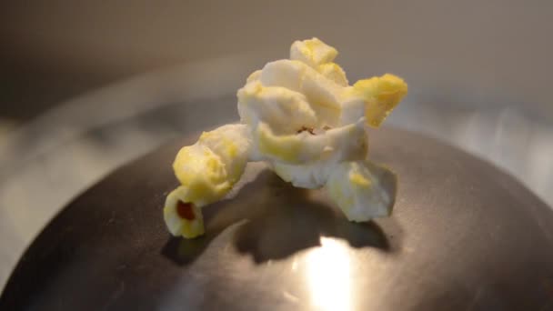 primer plano de rotación de un maíz pop
 - Imágenes, Vídeo