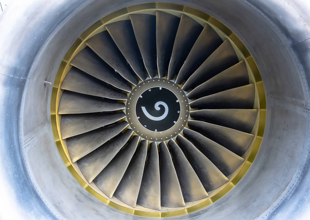 Avión jet aviación motor cuchillas vista centro
. - Foto, Imagen