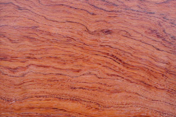 Textura superficial de la chapa de cereza natural para el diseño y la decoración
. - Foto, Imagen