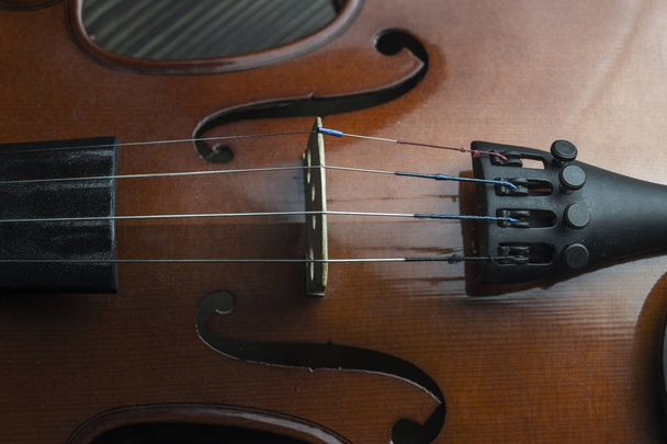 Violin lying on wooden background. - Φωτογραφία, εικόνα