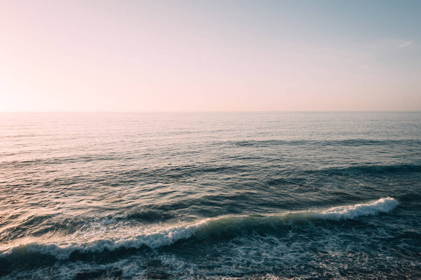 Waves in the Pacific Ocean, in La Jolla, San Diego, California - Photo, image