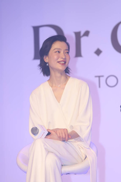 Chinese actress Du Juan attends a promotional event for Dr. Ci:Labo in Shanghai, China, 22 April 2019. - Foto, immagini
