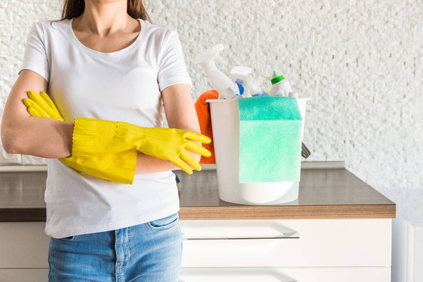 professional home cleaning. A young woman cleans the apartment. Close-up, rags, sponges and bucket, supplies staff. - Foto, imagen
