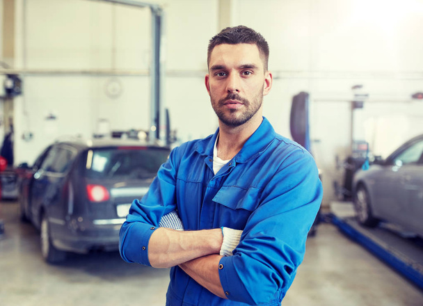 auto mechanic man or smith at car workshop - Фото, зображення