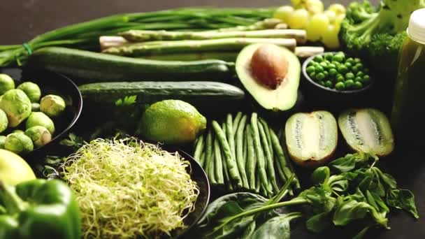 Yeşil antioksidan organik sebzeler, meyveler ve bitkiler - Video, Çekim