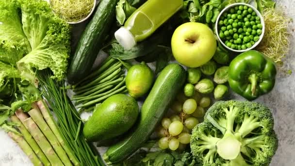 Sortiment čerstvých organických antioxidantů. Zelené ovoce a zelenina - Záběry, video