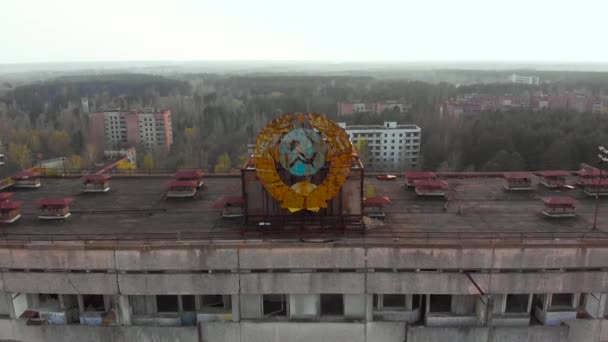 Pripyat'ta bir binada Sovyet arması - Video, Çekim