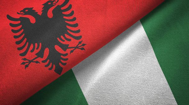 Αλβανία και Νιγηρία δύο σημαίες ύφασμα υφάσματος, υφή υφάσματος - Φωτογραφία, εικόνα