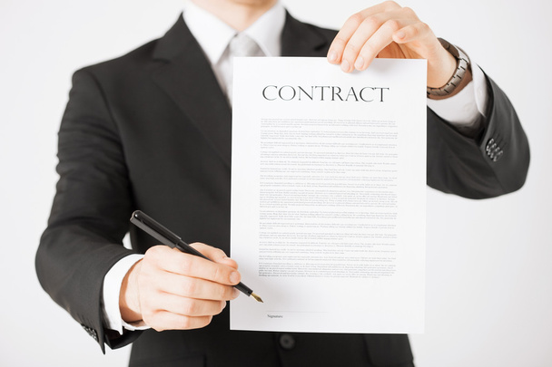 Man with contract - Фото, изображение