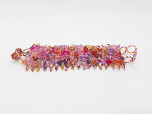 Красивый красочный браслет для женских украшений на белом изолированном фоне - изображение
  - Фото, изображение