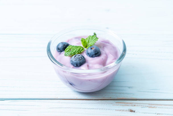yogurt with fresh blueberries - Φωτογραφία, εικόνα