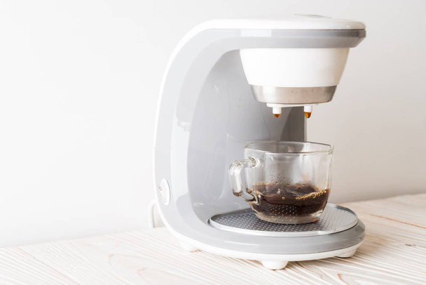 Koffie-/ theevoorzieningen machine maken van koffie  - Foto, afbeelding