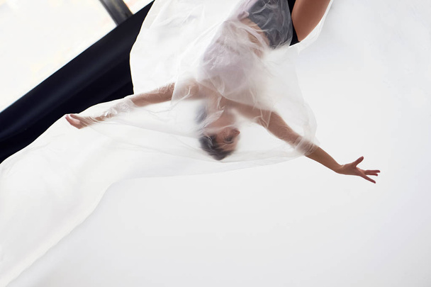 Gymnast for transparent matte film.Plastic body, airiness , weightlessness and lightness. - Foto, Bild
