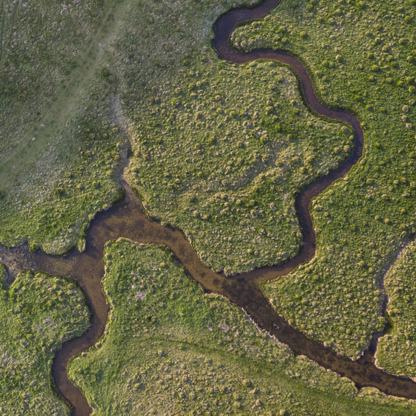 Stunning aerial drone landscape image of meandering river throug - Foto, afbeelding